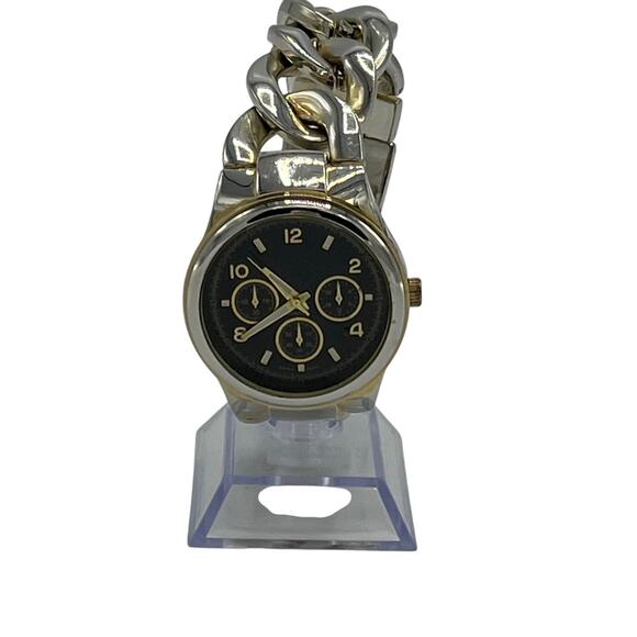 Fashion Analog Chain Watch in Stainless Steel and Black - Picture 1 of 6